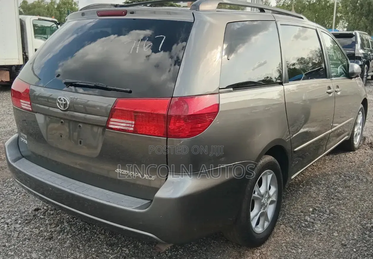 Toyota Sienna XLE Limited AWD 2005 Gray