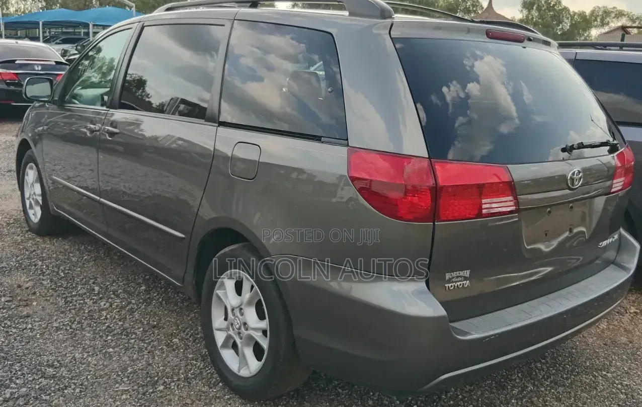 Toyota Sienna XLE Limited AWD 2005 Gray