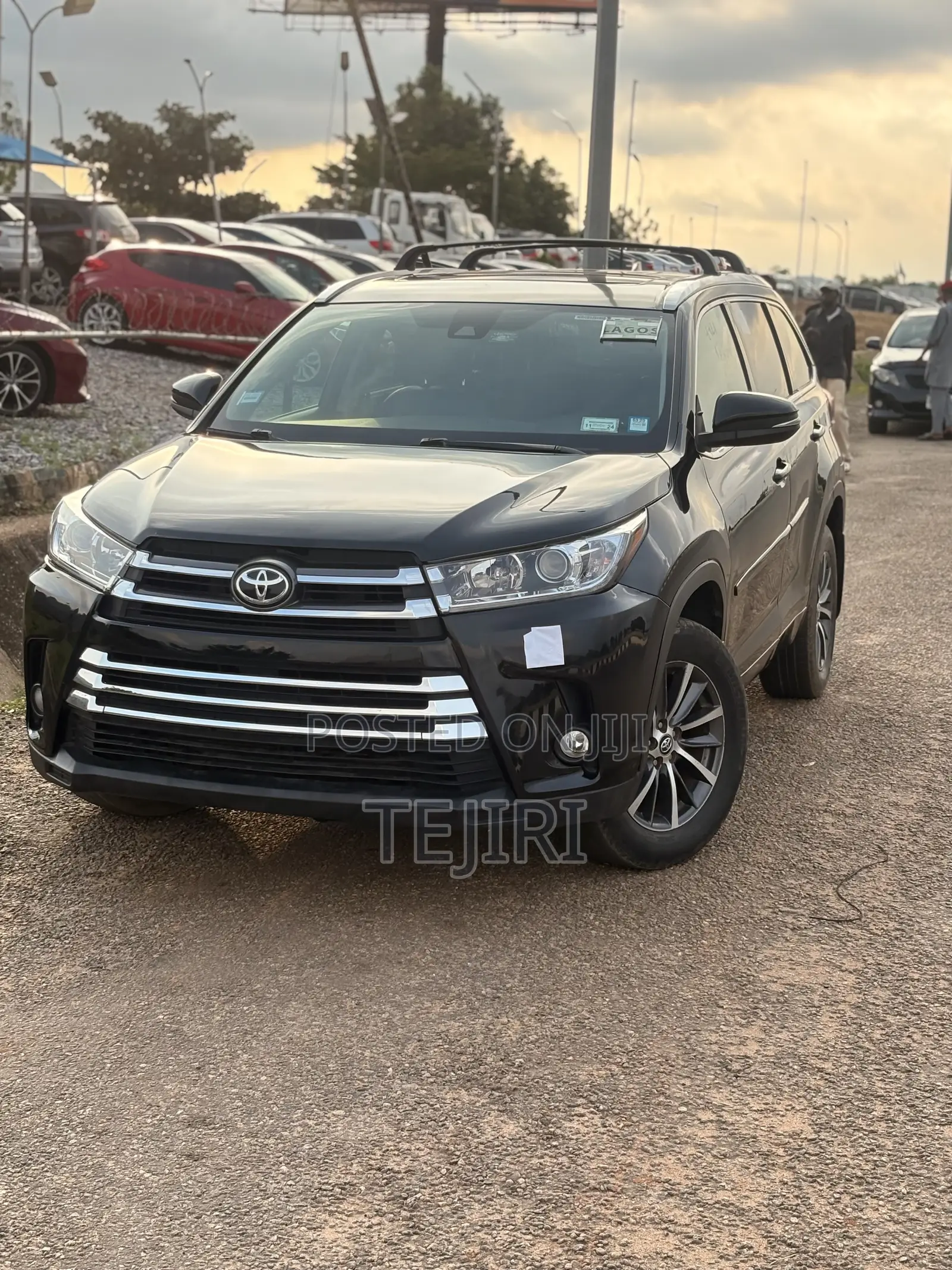 Toyota Highlander XLE 4x4 V6 (3.5L 6cyl 8A) 2018 Black