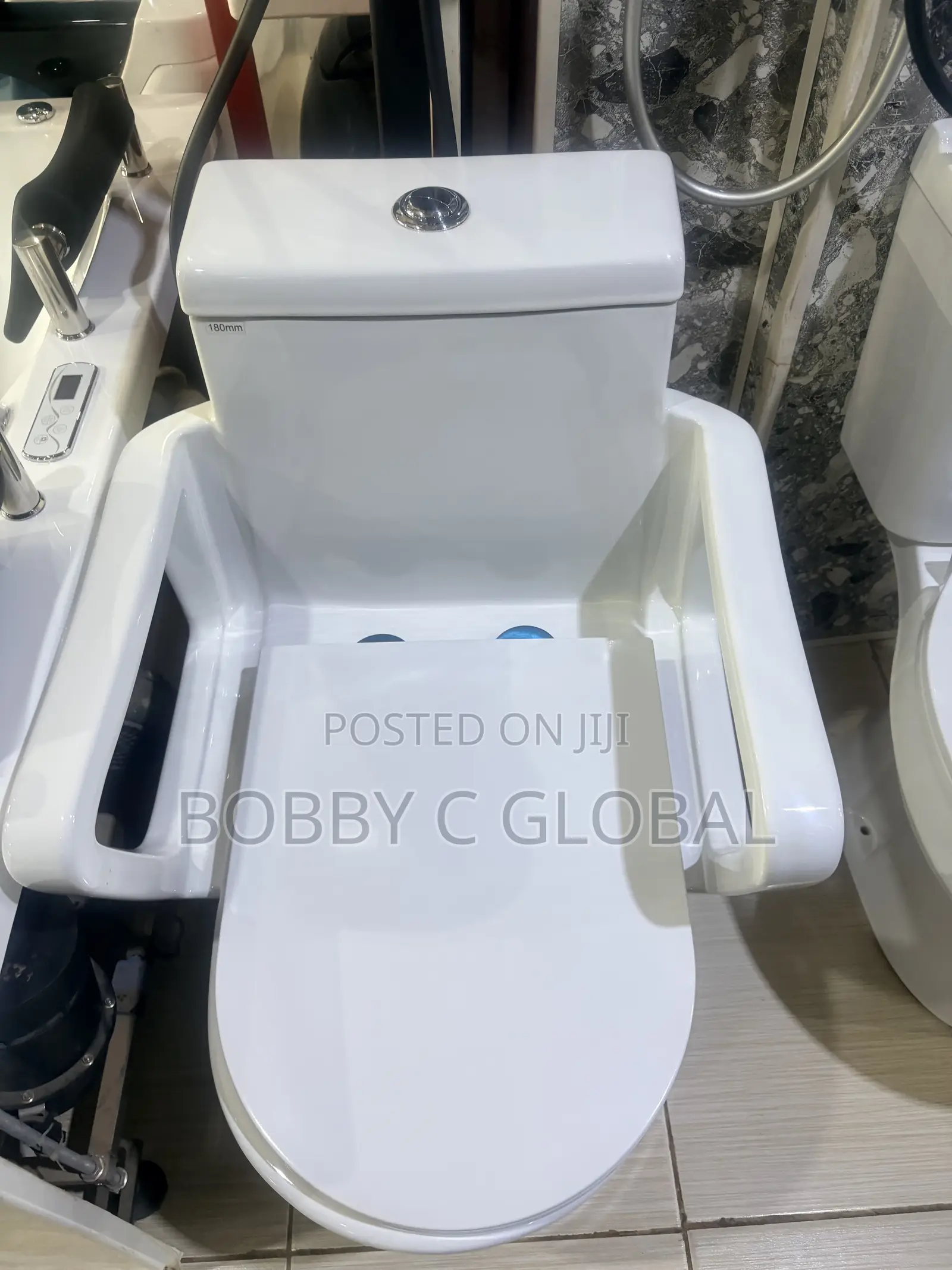 Luxury Smart Toilet – Modern One-Piece Design