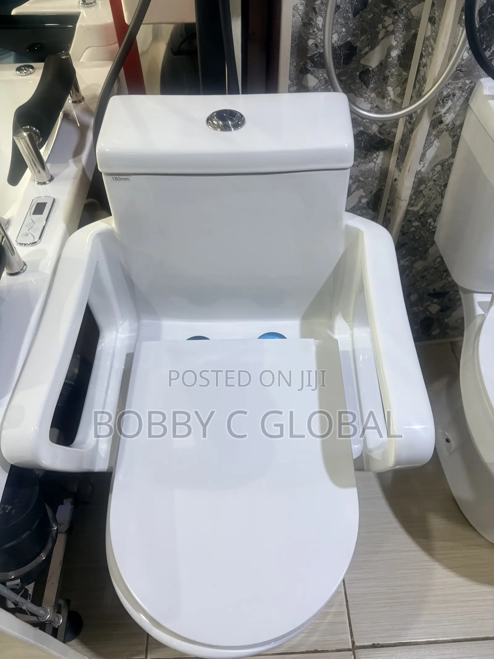 Luxury Smart Toilet – Modern One-Piece Design