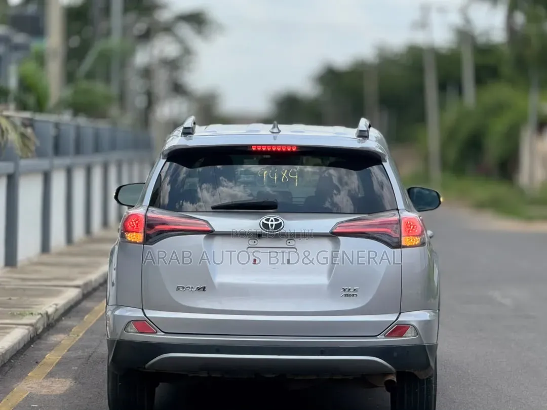 Toyota RAV4 2016 Blue