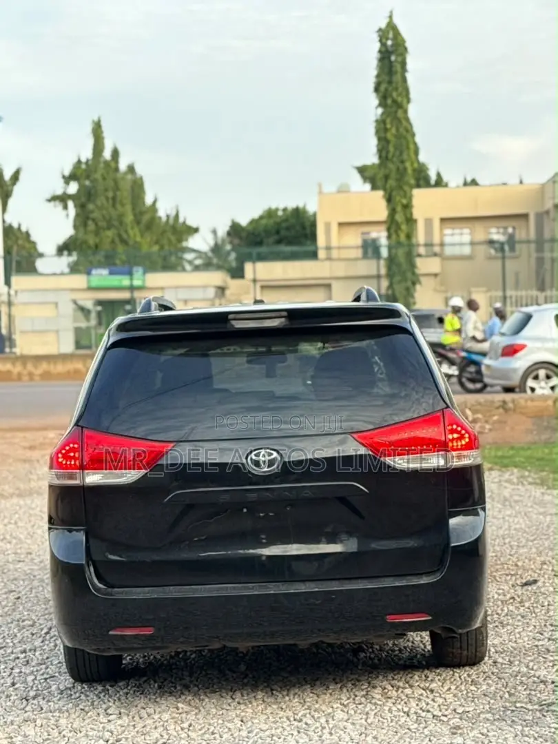 Toyota Sienna 2013 Black