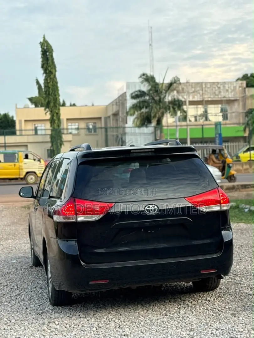 Toyota Sienna 2013 Black