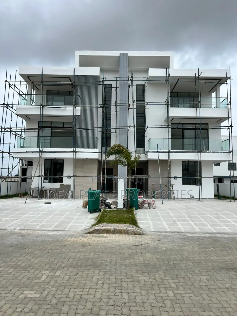6bdrm Duplex in Ikate for sale