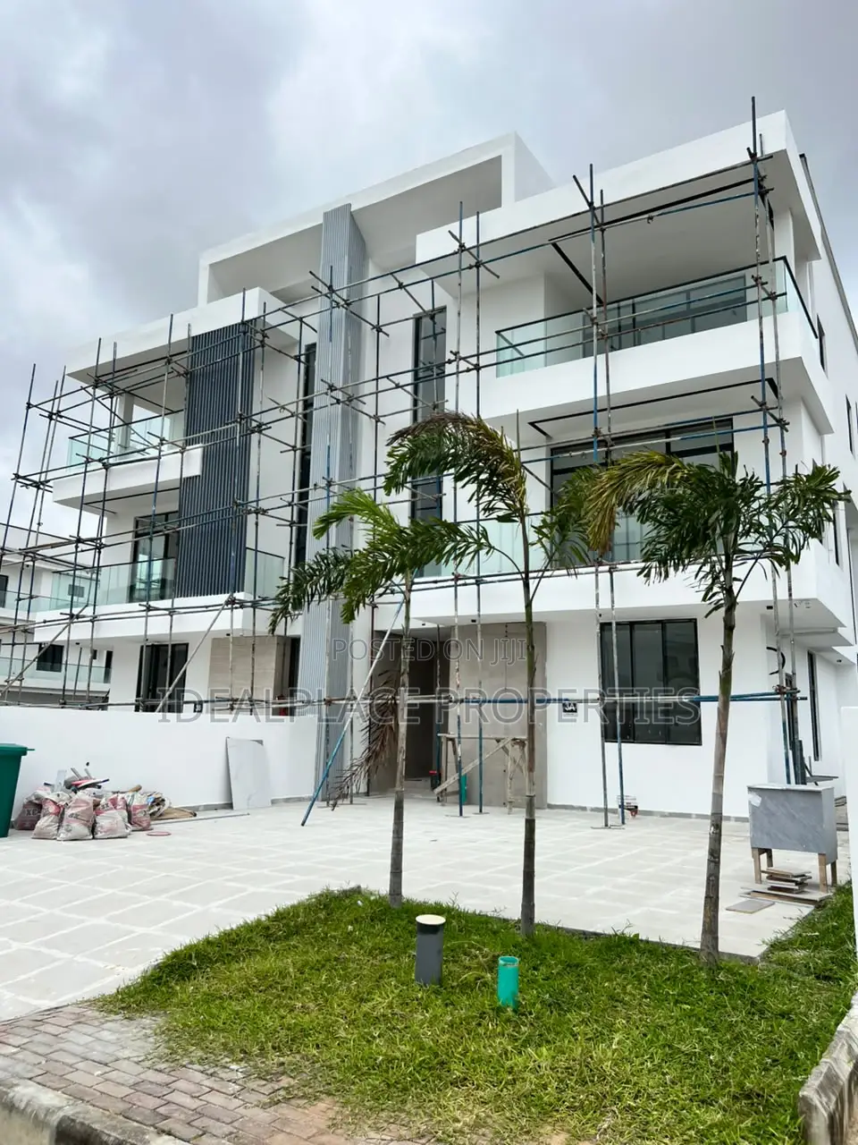 6bdrm Duplex in Ikate for sale