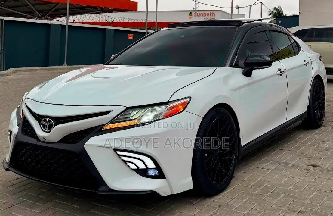 Toyota Camry XSE FWD 2020 White