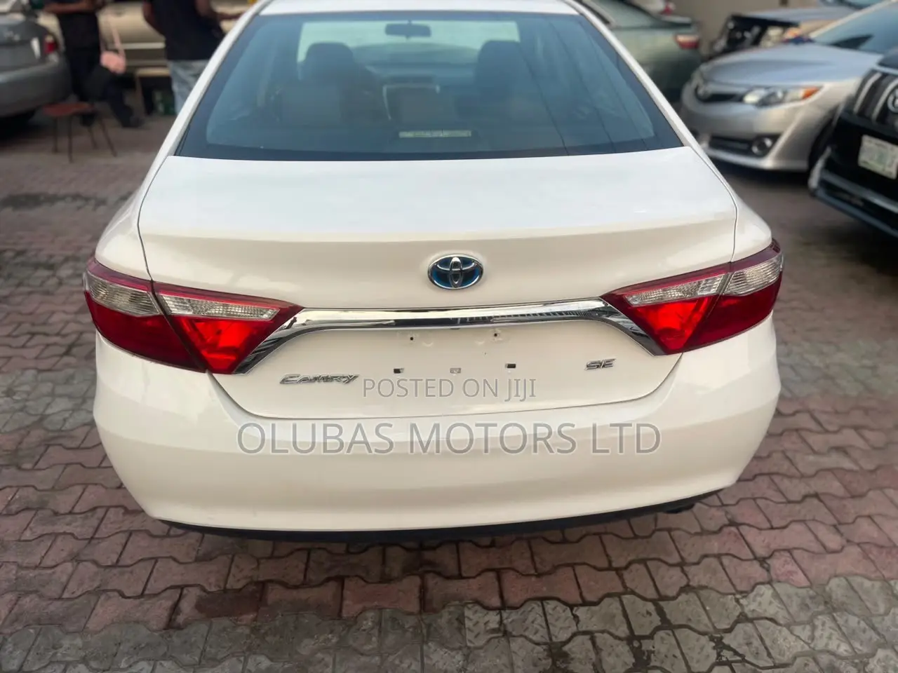 Toyota Camry SE 4dr Sedan (2.5L 4cyl 6A) 2015 White