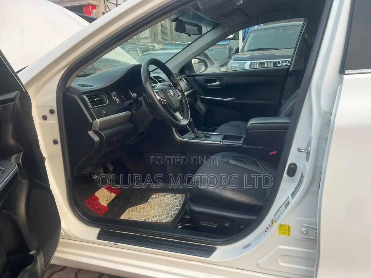 Toyota Camry SE 4dr Sedan (2.5L 4cyl 6A) 2015 White
