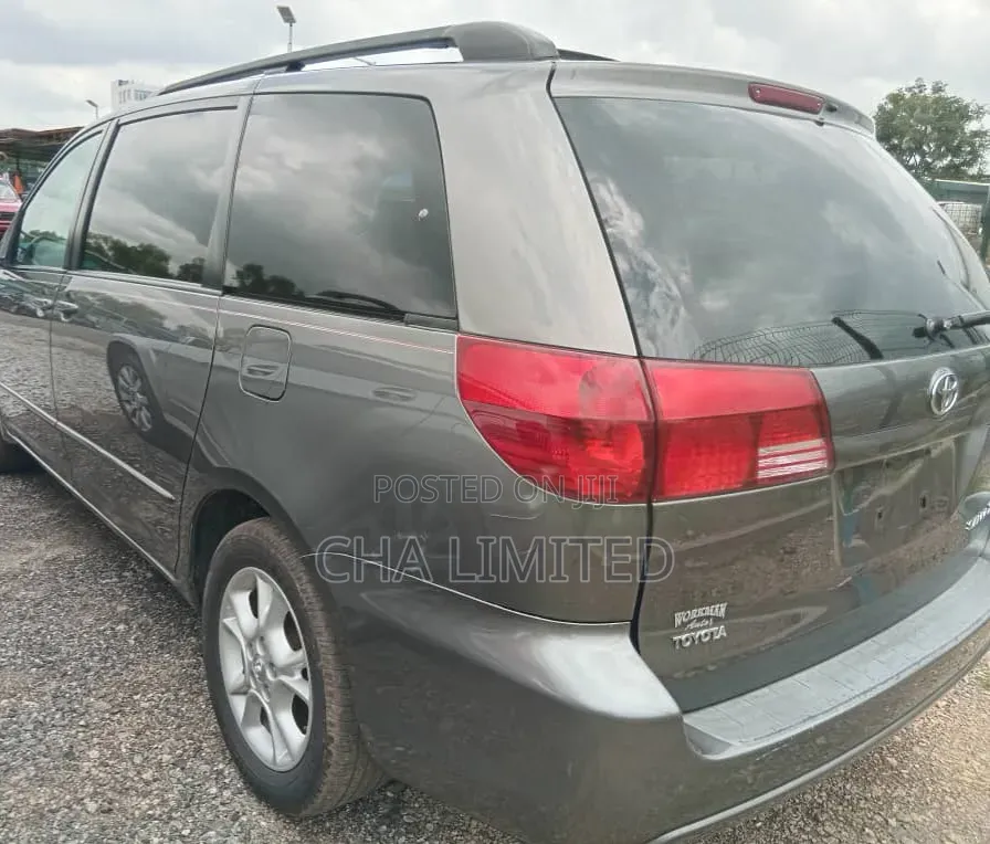 Toyota Sienna 2005 Gray