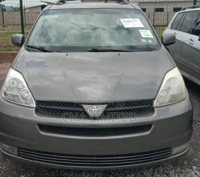 Toyota Sienna 2005 Gray