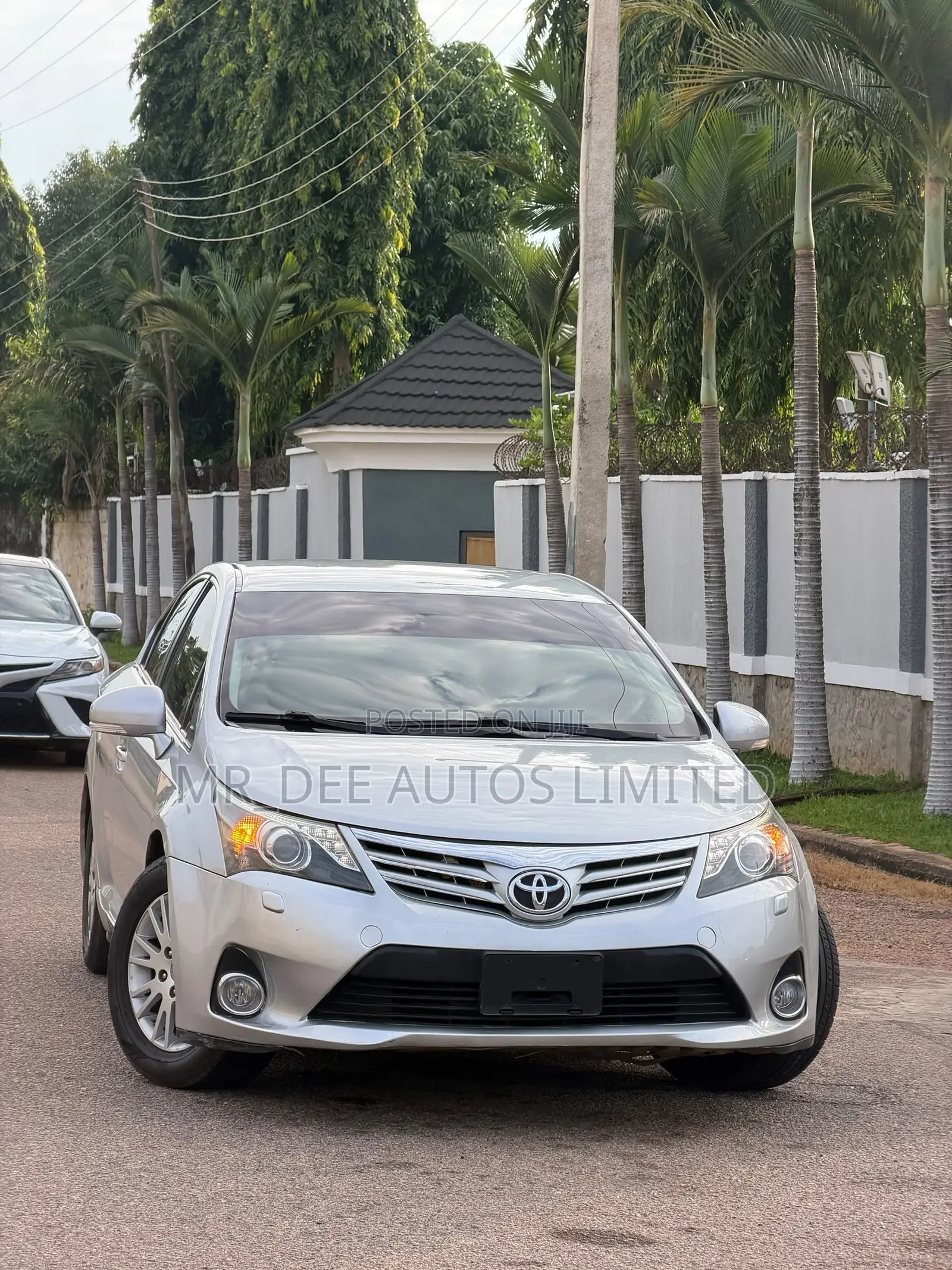 Toyota Avensis 2014 Silver
