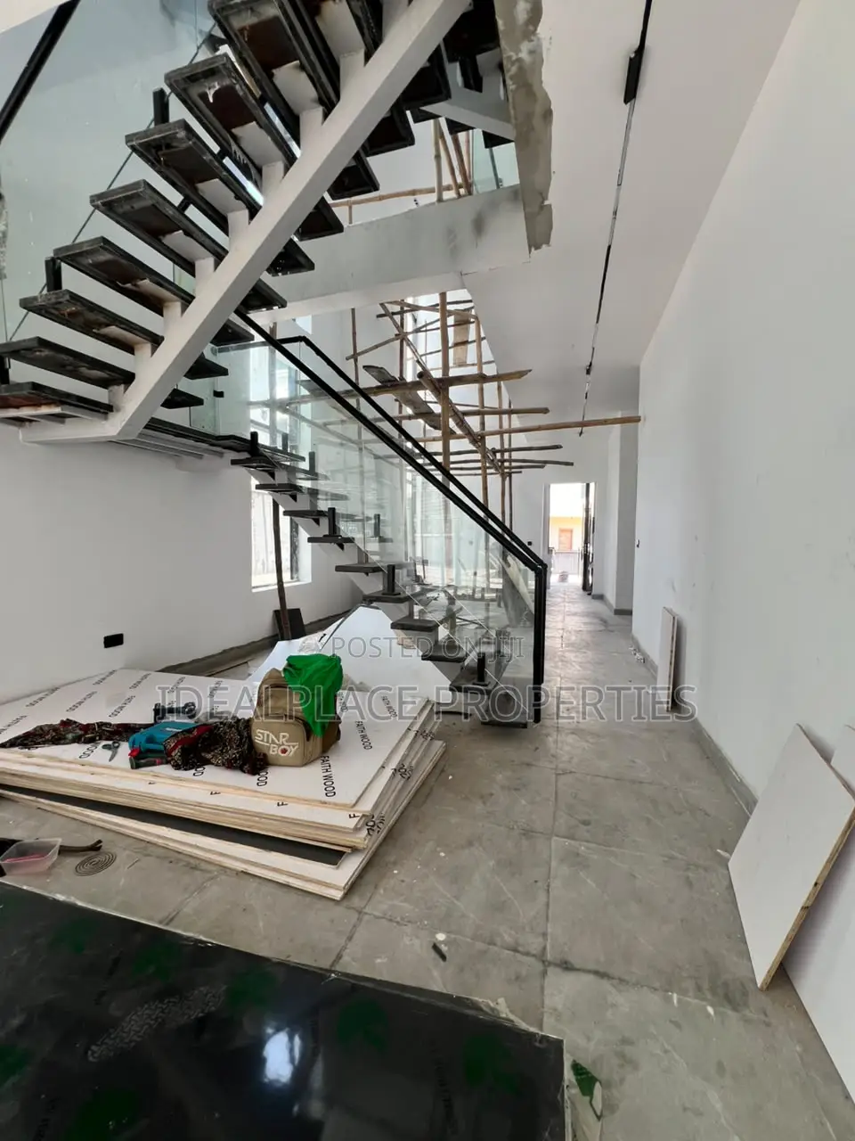 6bdrm Duplex in Megamound Estate, Ikota for sale