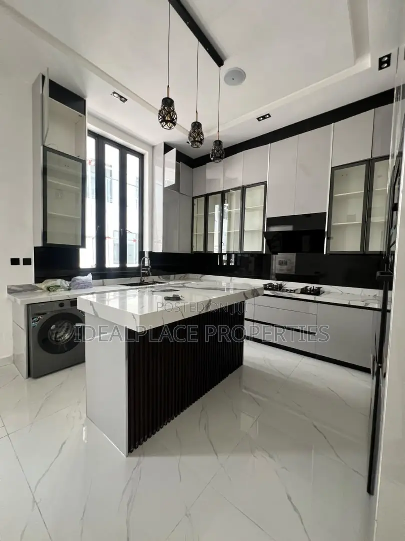 5bdrm Duplex in Megamound Estate, Ikota for sale