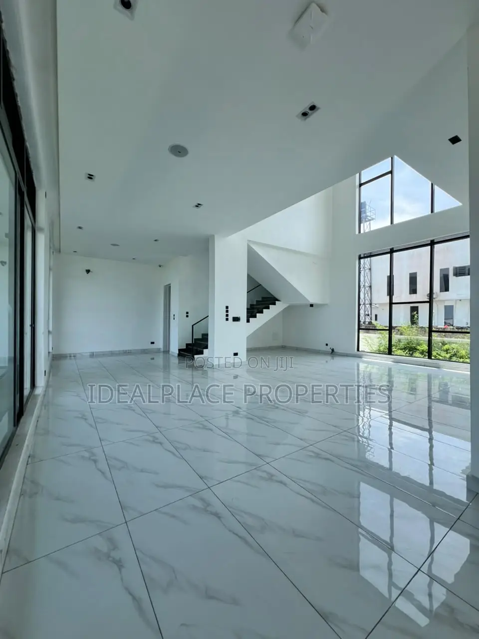 5bdrm Duplex in Megamound Estate, Ikota for sale