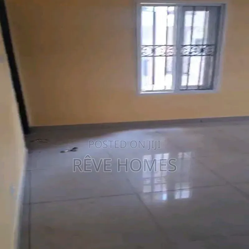 3bdrm Block of Flats in Mende for rent