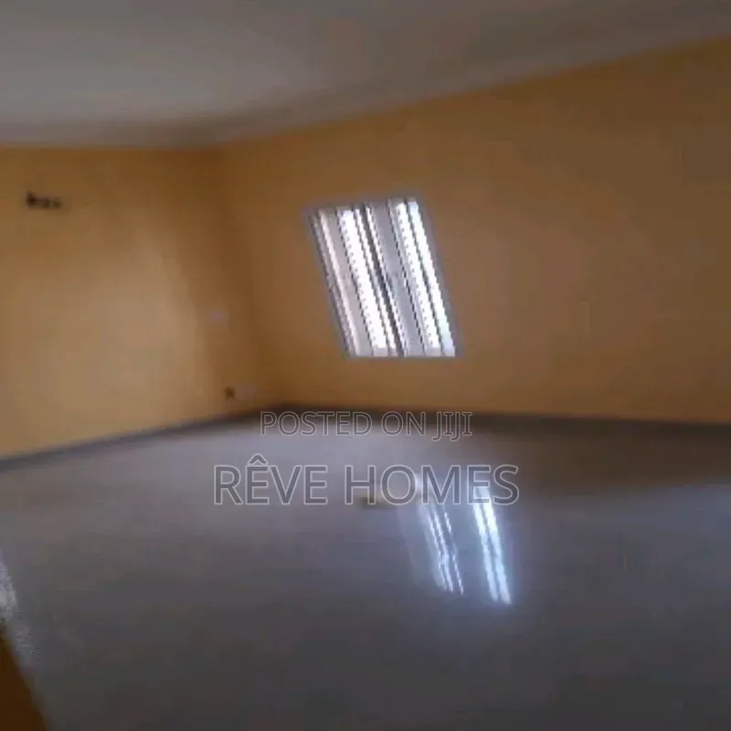 3bdrm Block of Flats in Mende for rent