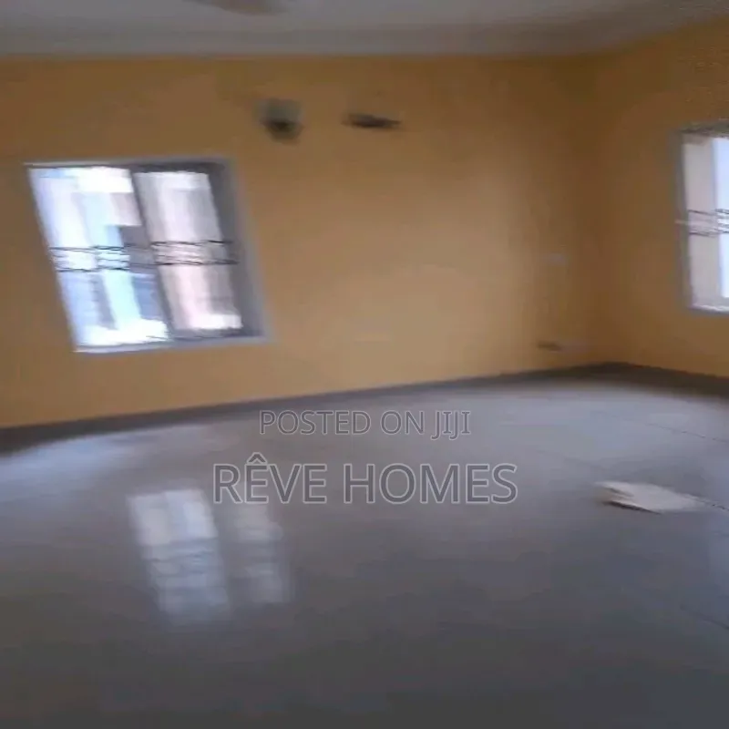 3bdrm Block of Flats in Mende for rent