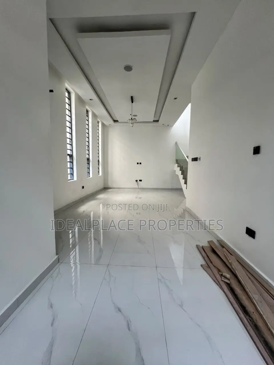 4bdrm Duplex in Chevron for sale