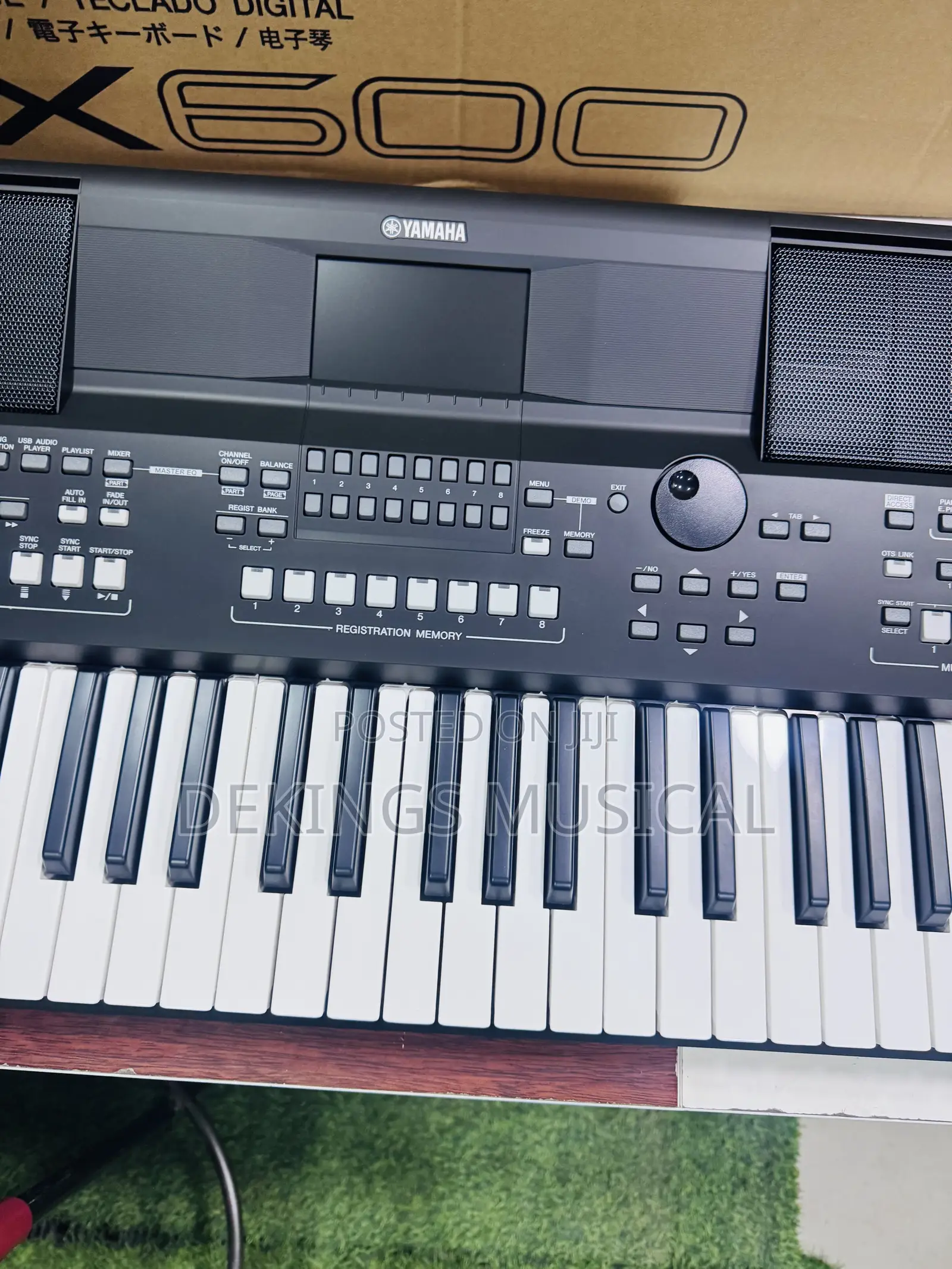 Yamaha PSR SX600 61 Keys Workstation Arranger Keyboard