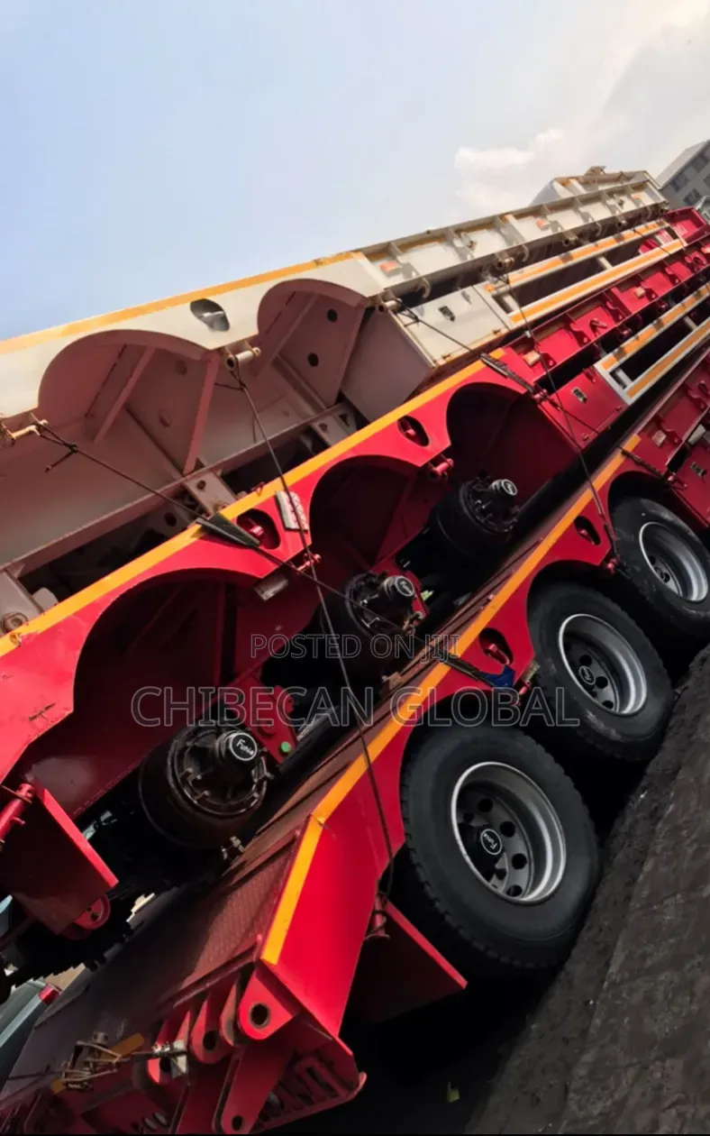 Heavy-Duty Lowbed Trailer With 12 Tyres (Foreign Used)