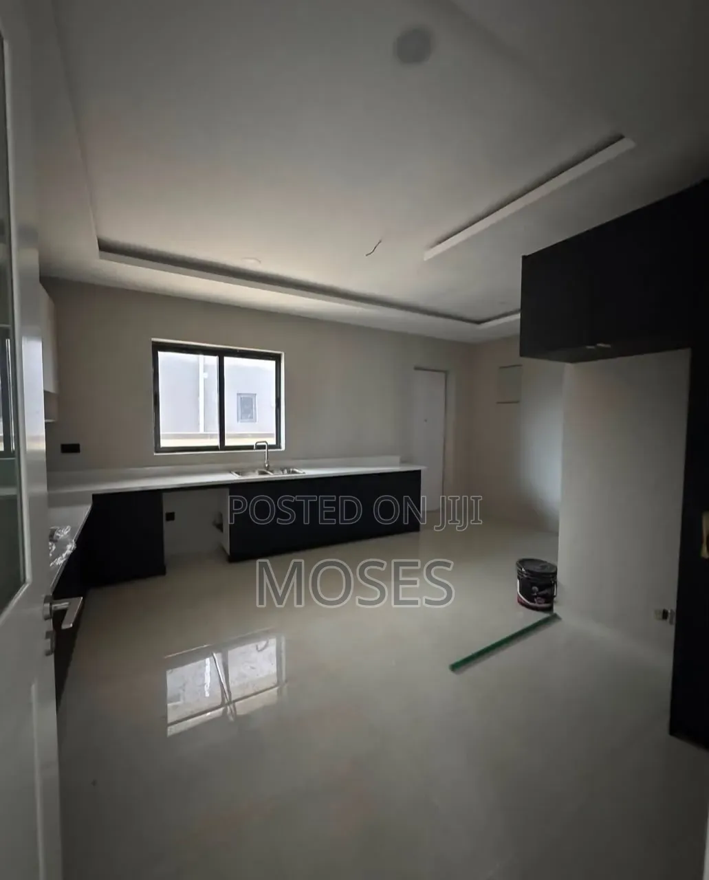 5bdrm Duplex in Inside An Access, Lekki Phase 1 for sale