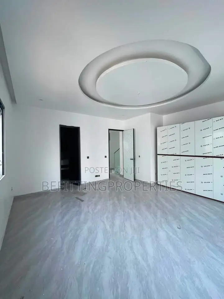 5bdrm Duplex in Osapa london for sale
