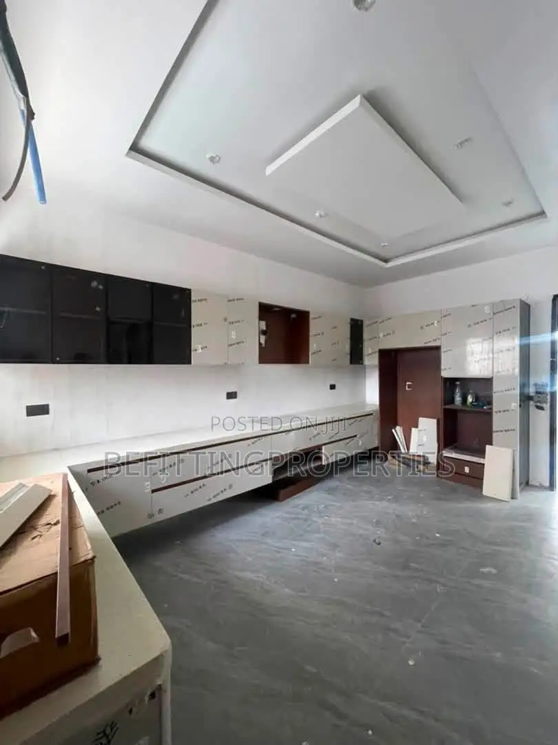 5bdrm Duplex in Osapa london for sale