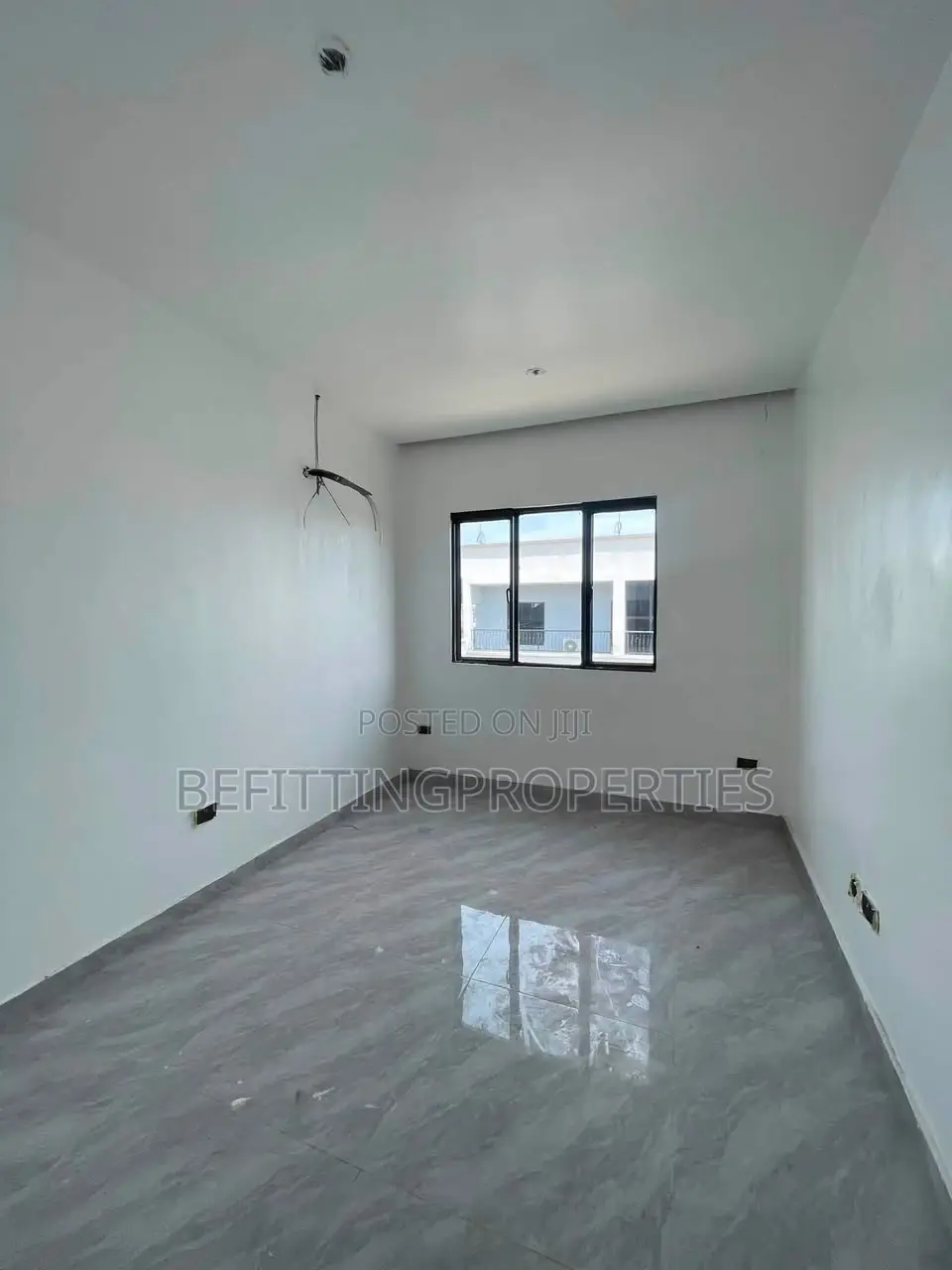 5bdrm Duplex in Osapa london for sale