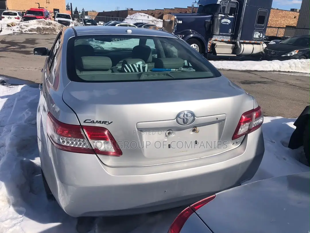 Toyota Camry LE 4dr Sedan (2.5L 4cyl 6AM) 2010 Silver