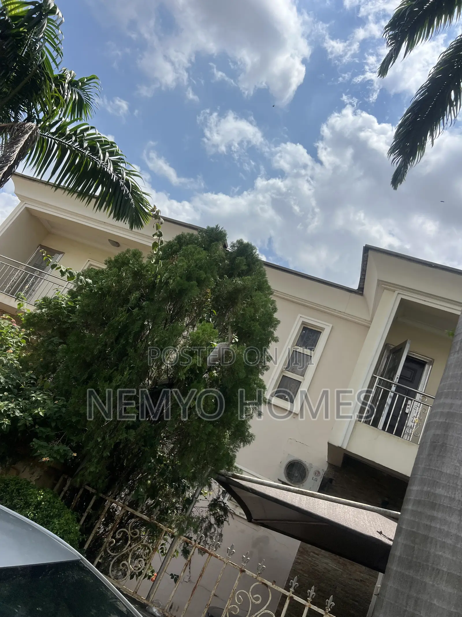 4bdrm Duplex in Utako for sale