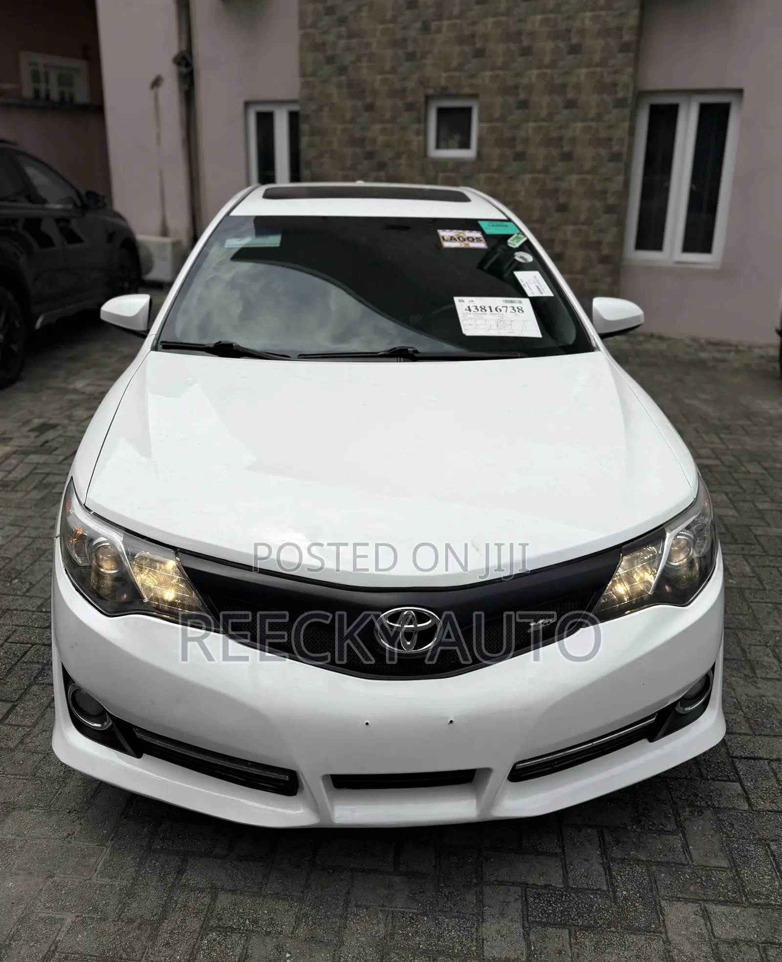 Toyota Camry SE 4dr Sedan w/Prod. End 11/13 (3.5L 6cyl 6A) 2014 White