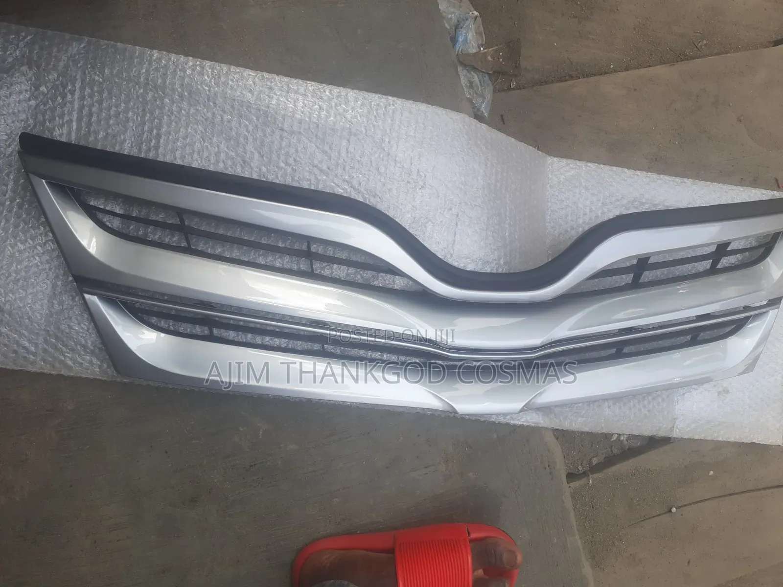 Front Grille Toyota Venza 2010-2013 Brand New