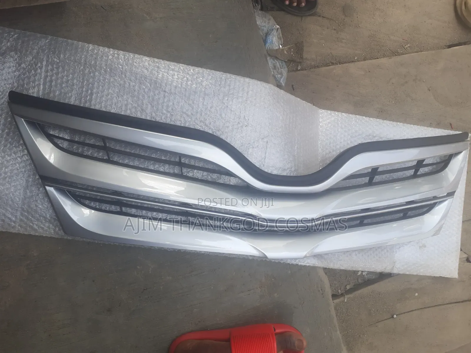 Front Grille Toyota Venza 2010-2013 Brand New
