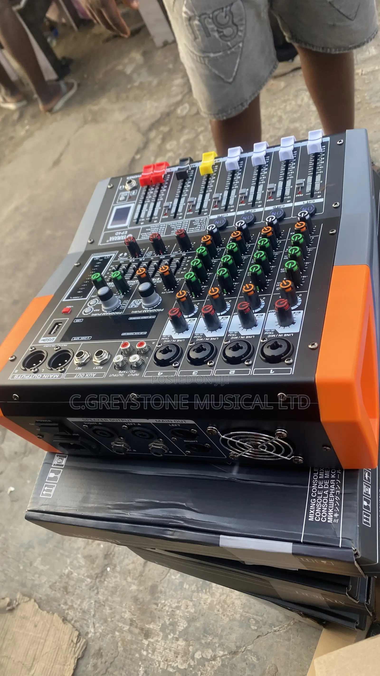 Yamaha Flat 4 Channnel Powered Mixer