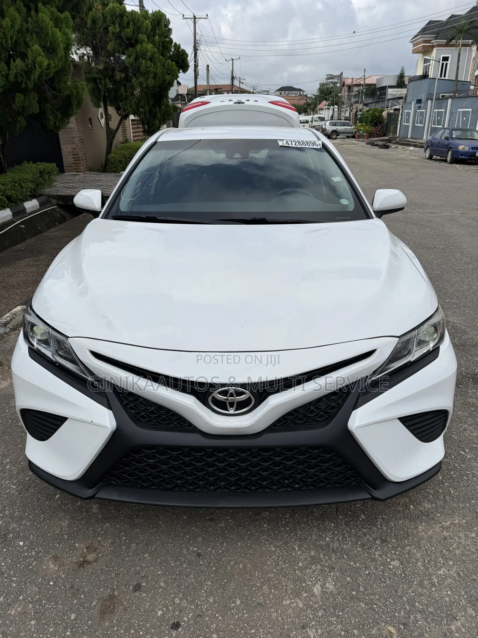 Toyota Camry SE FWD (2.5L 4cyl 8AM) 2018 White