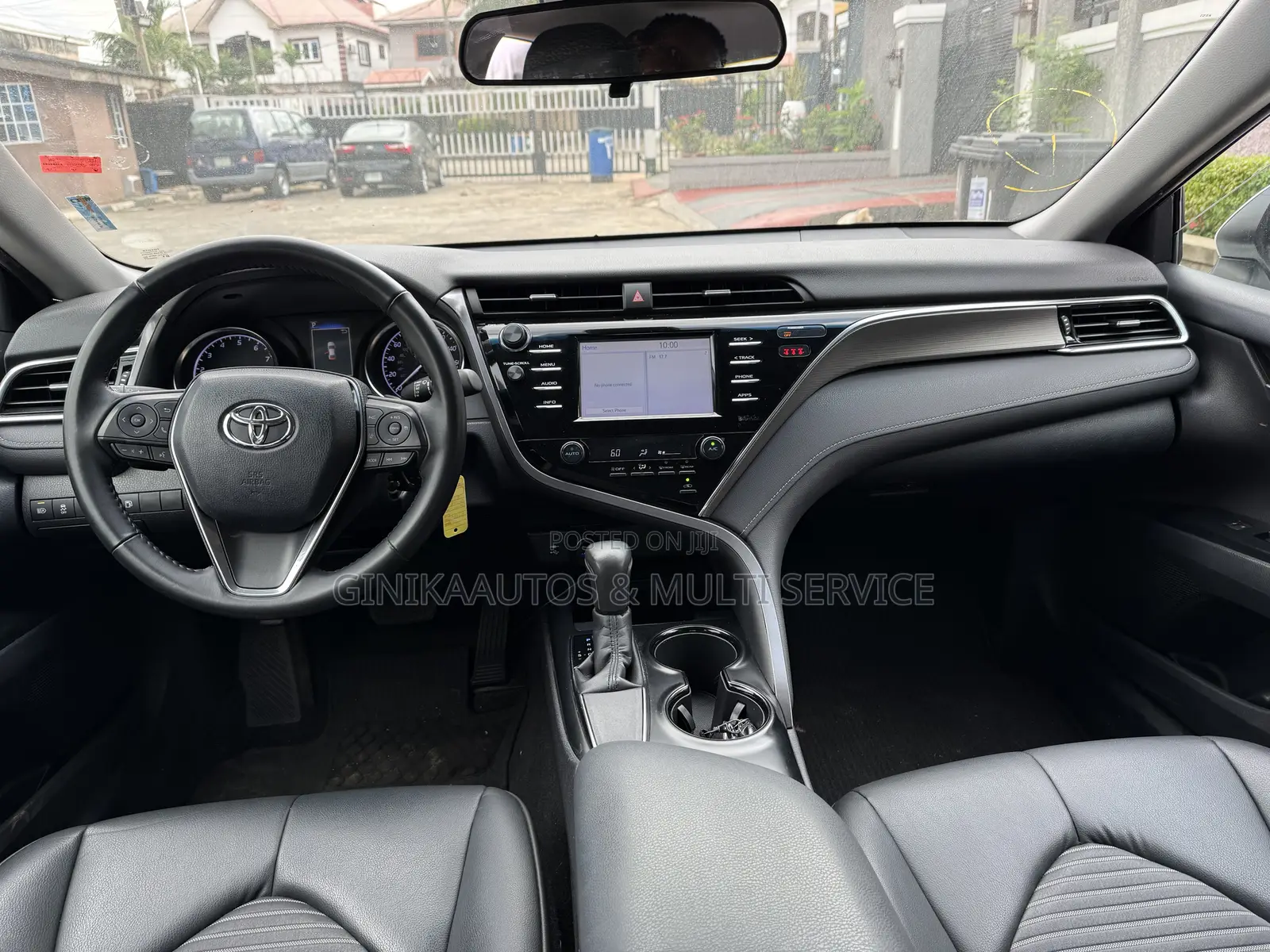 Toyota Camry SE FWD (2.5L 4cyl 8AM) 2018 White