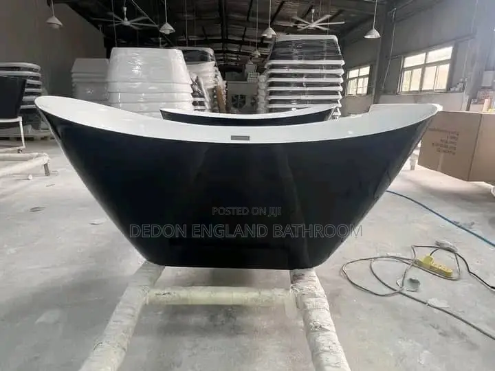 Executive Black Bathtub
