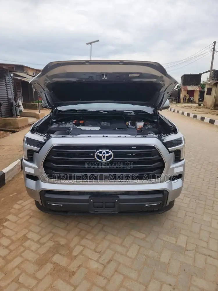 Toyota Sequoia 2024 Silver