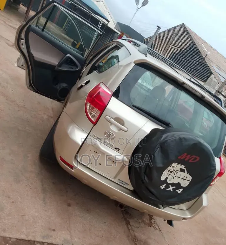 Toyota RAV4 2008 Gold