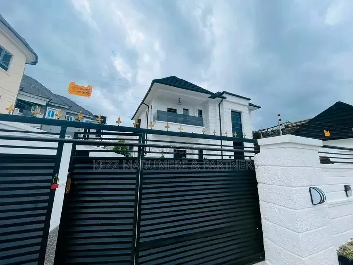 4bdrm Duplex in Inside An Estate, for sale