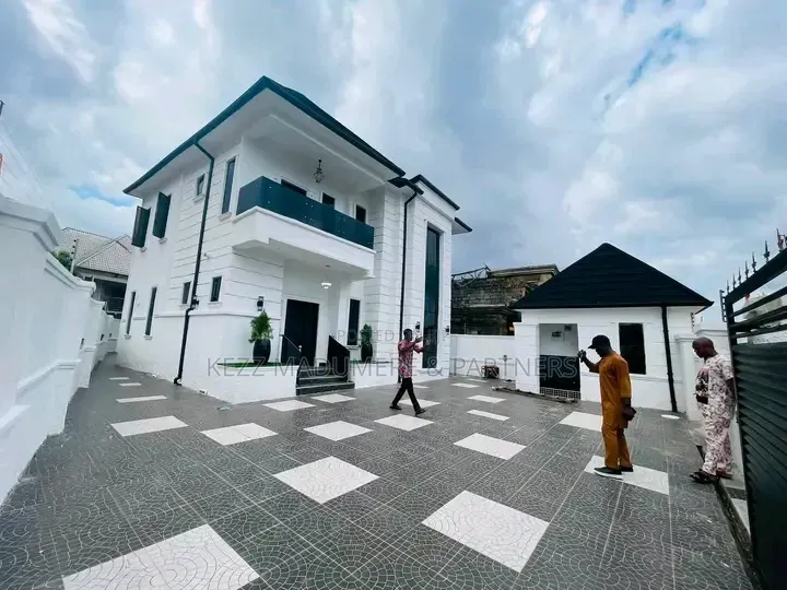 4bdrm Duplex in Inside An Estate, for sale