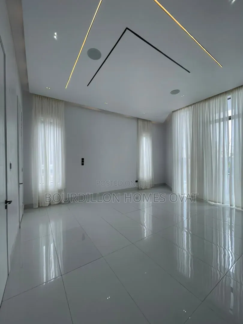5bdrm Duplex in Ikota Lekki Lagos for sale