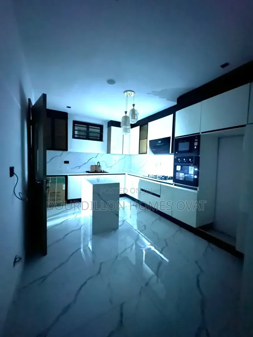 2bdrm Apartment in Lekki Phase 1 for sale