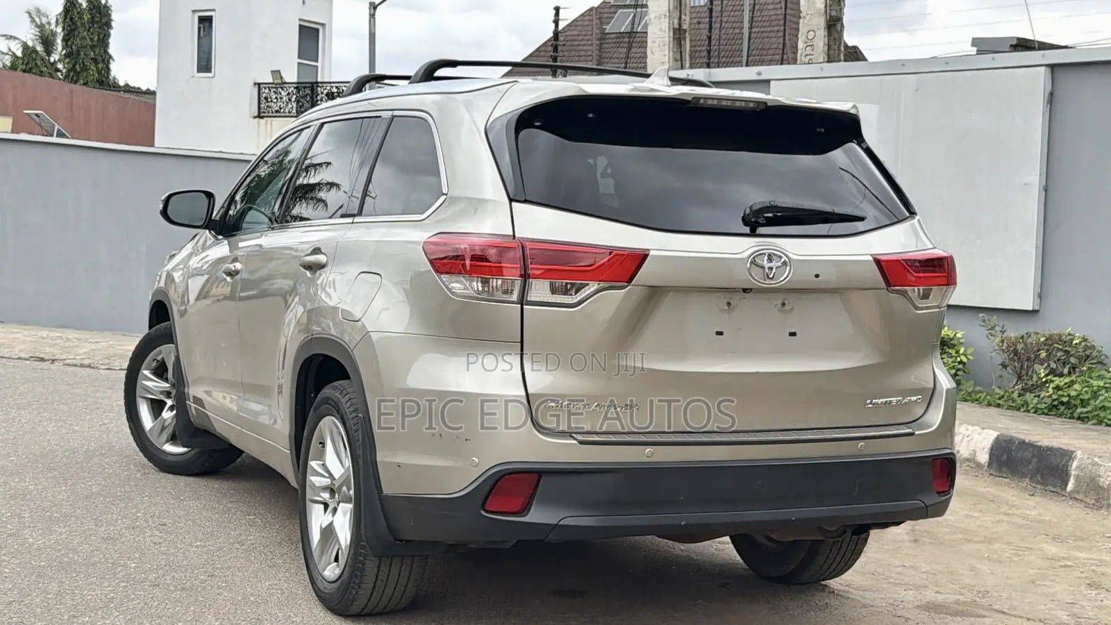 Toyota Highlander Limited 4x2 V6 (3.5L 6cyl 8A) 2017 Gold