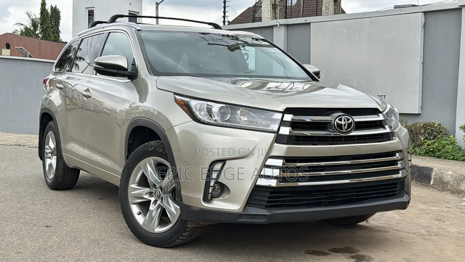 Toyota Highlander Limited 4x2 V6 (3.5L 6cyl 8A) 2017 Gold