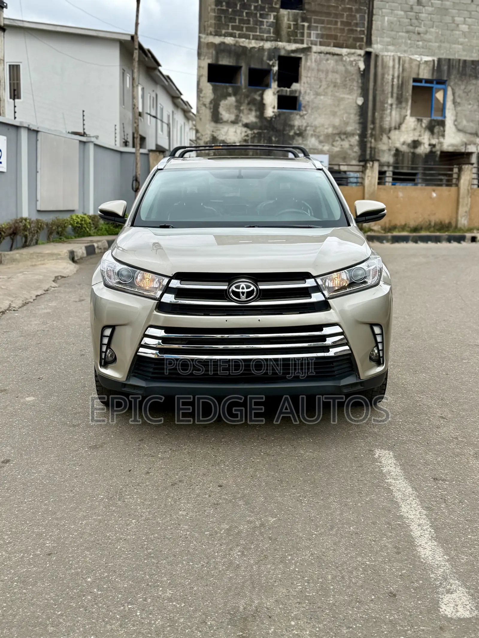 Toyota Highlander Limited 4x2 V6 (3.5L 6cyl 8A) 2017 Gold
