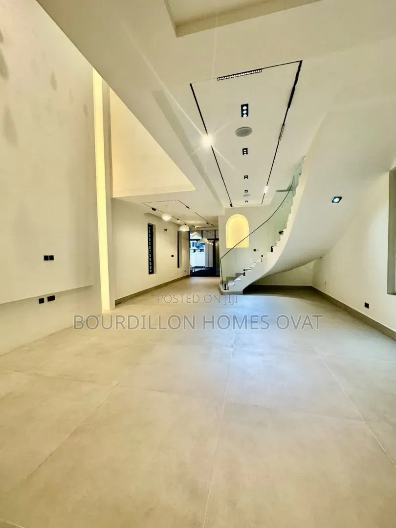 5bdrm Duplex in Lekk Phase 1 for sale