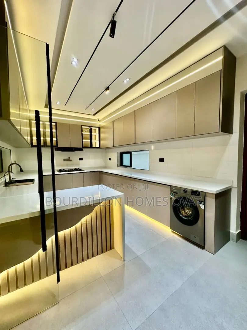 5bdrm Duplex in Lekk Phase 1 for sale