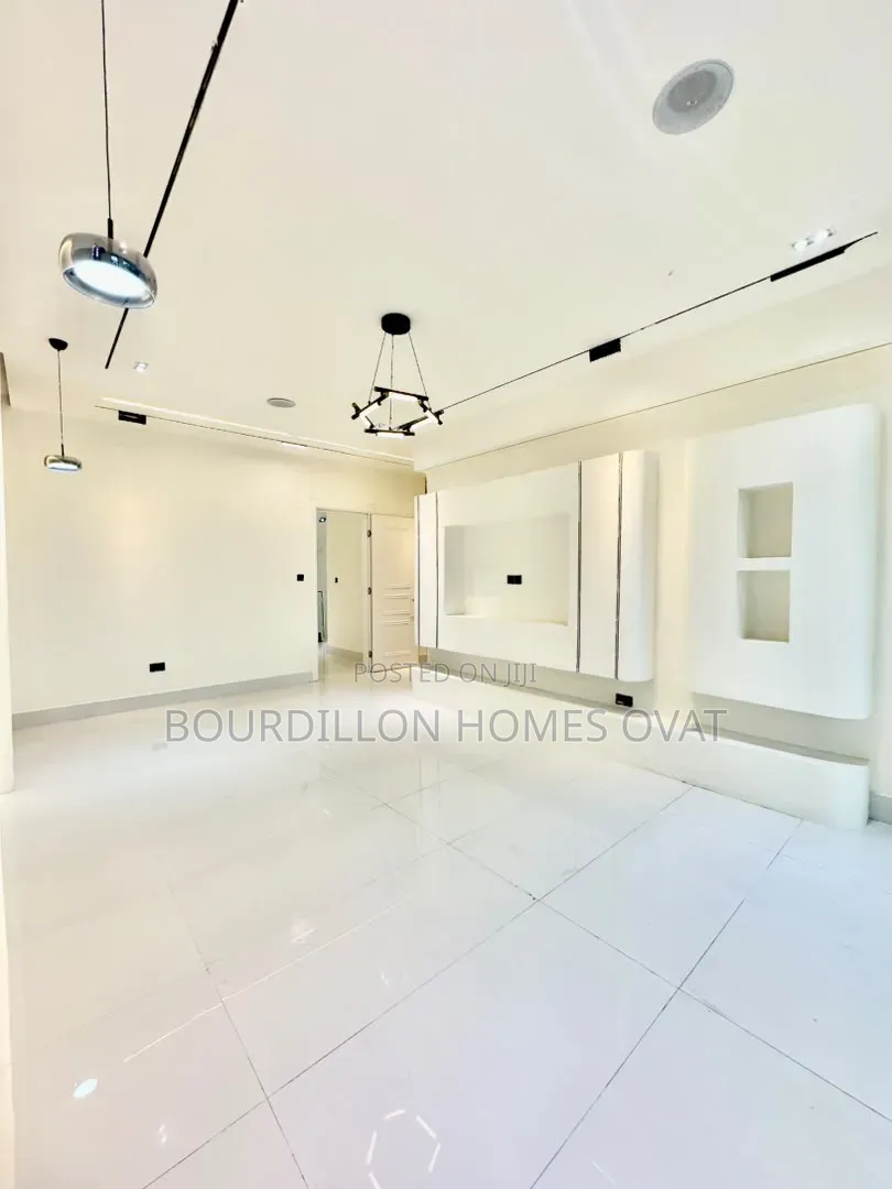 5bdrm Duplex in Lekk Phase 1 for sale
